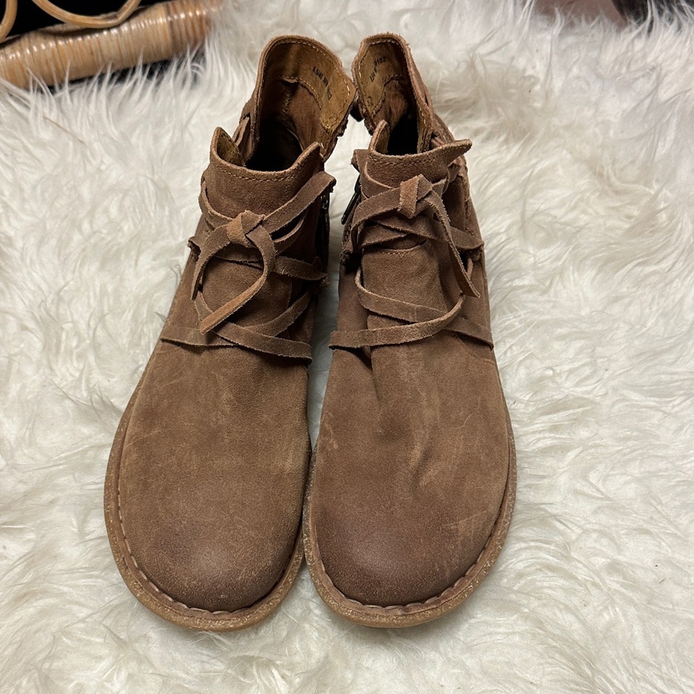 Born Tarklin Booties - Like new - Picture 2 of 9